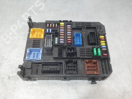 Used Fuse box Fuse box 38710442 38710442