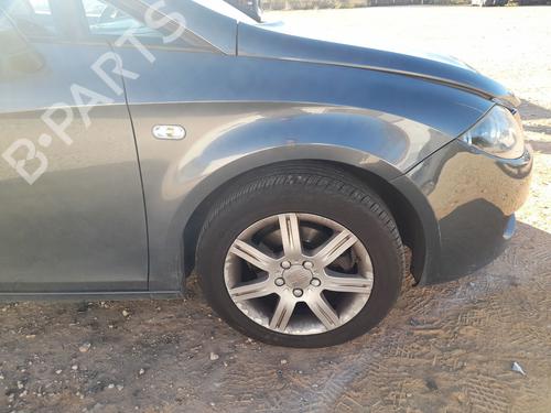 Used Right front fenders SEAT LEON (1P1) 1.9 TDI (105 hp) 30493396