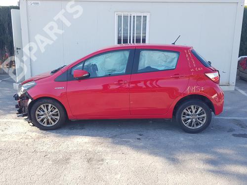 Used Parts TOYOTA YARIS (_P13_)  1.5 Hybrid (NHP130_, NHP130)  1083297