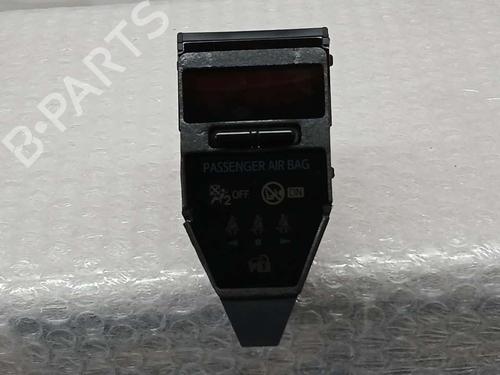 Used Switch TOYOTA AURIS (_E18_) 1.8 Hybrid (ZWE186_, ZWE186R) (136 hp) 19160631