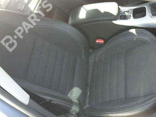 Used Right front seat Right front seat RENAULT LAGUNA III (BT0/1) 2.0 16V (BT05, BT0F, BT0W) (140 hp) 3720213 3720213