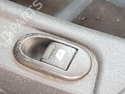 Used Right front window switch CITROËN C2 (JM_) 1.1 (60 hp) 25605657