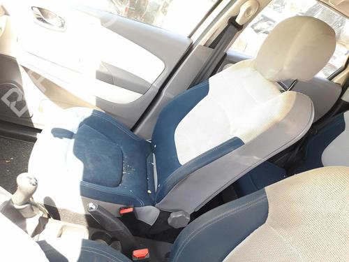 right-front-seat-renault-captur-i-j5_-h5_-2013-36323009 main image