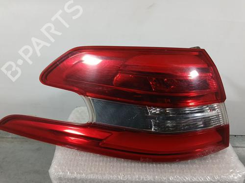 Used Left taillight Left taillight 33932700 33932700