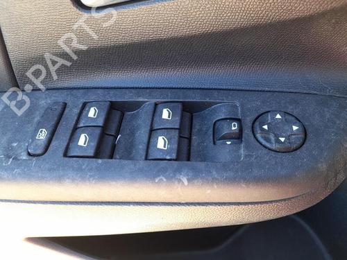Used Left front window switch OPEL CORSA F (P2JO) 1.2 (68) (101 hp) 29809142