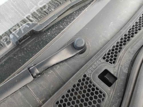 Used Front wiper motor PEUGEOT 208 II (UB_, UP_, UW_, UJ_) 1.2 PureTech 100 (101 hp) 23992932