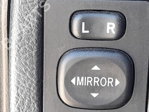 Spejlkontakt Spejlkontakt TOYOTA AURIS (_E18_) 1.4 D-4D (NDE180_, NDE180R) (90 hp) 33831646 33831646