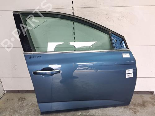 right-front-door-renault-megane-iv-hatchback-b9amn_-2015-39268256 main image