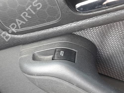Interrupteur de vitre avant droite AUDI A3 (8L1) [1996-2006]  29889568