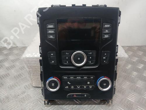 Used Radio RENAULT MEGANE IV Hatchback (B9A/M/N_) 1.5 Blue dCi 115 (B9A6) (116 hp) 27997723