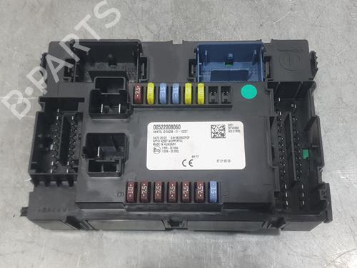 Used Fuse box FIAT 500e (332_) Elektro 3+1 (FA1) (118 hp) 33053737