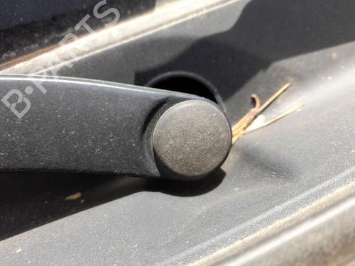 front-wiper-motor-ssangyong-tivoli-2015-27472443 main image