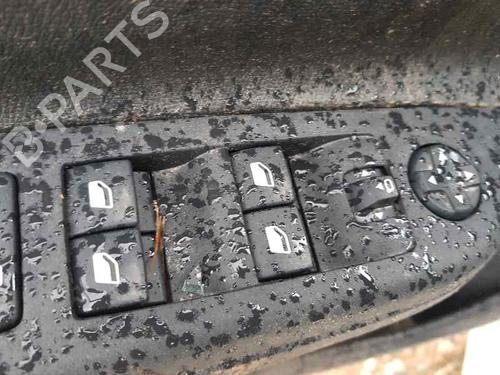 Used Left front window switch OPEL CORSA F (P2JO) [2019-2025]  24204420