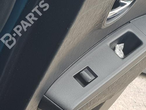 Used Right rear window switch Right rear window switch TOYOTA YARIS (_P13_) 1.5 Hybrid (NHP130_, NHP130) (101 hp) 9691051 9691051