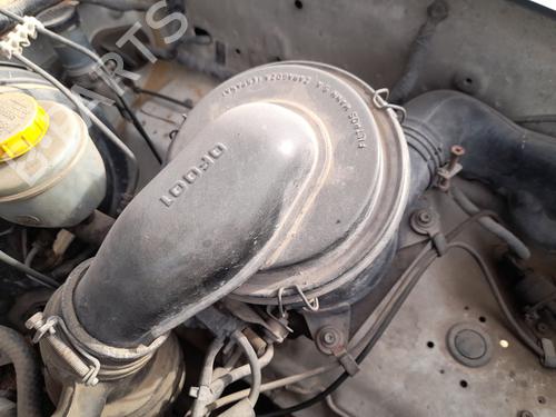Used Air filter box NISSAN TERRANO II (R20) 2.7 TD 4WD (101 hp) 30588044