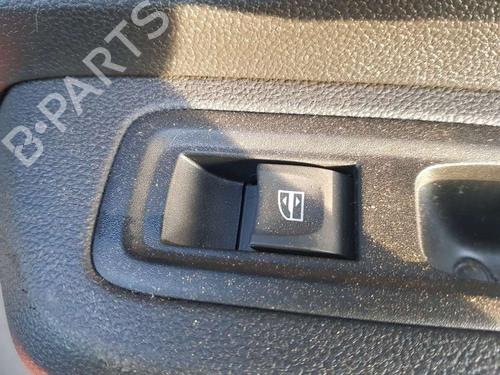 Mando elevalunas trasera derecho DACIA SANDERO III 1.0 TCe 90 (91 hp) 16735767