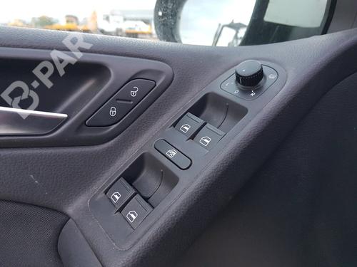 Used Left front window switch Left front window switch VW GOLF VI (5K1) 2.0 TDI (110 hp) 8648224 8648224
