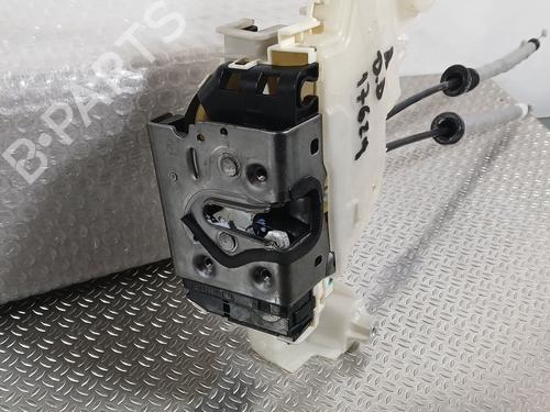 front-right-lock-jeep-renegade-suv-bu-b1-bv-2014-34719662 main image