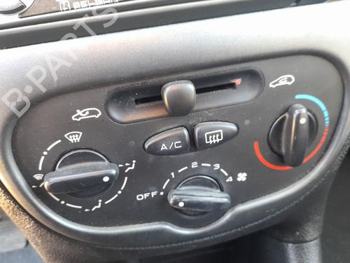 Używane Panel klimatyzacji / ogrzewania PEUGEOT 206 Hatchback (2A/C) 1.4 i (75 hp) 30624256