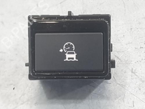switch-jaguar-f-pace-x761-2015-36354198 main image
