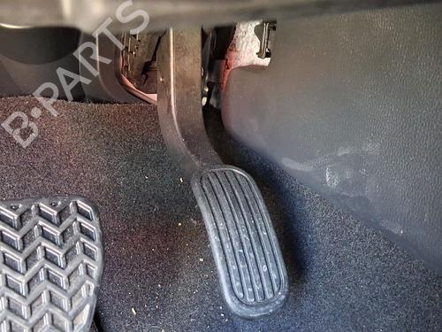 pedal-toyota-c-hr-_x1_-2016-33427623 main image