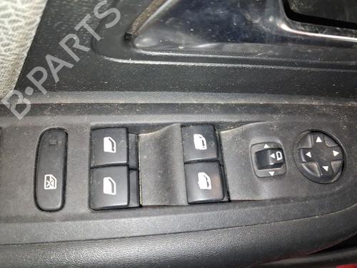Used Left front window switch Left front window switch CITROËN C4 III (BA_, BB_, BC_) 1.2 PureTech 130 (BAHNSA, BAHNSB) (130 hp) 39658619 39658619