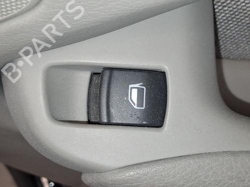 Used Right rear window switch Right rear window switch 39621317 39621317