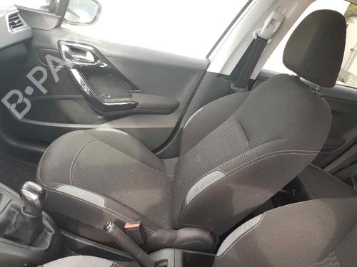 Stol høyre foran PEUGEOT 208 I (CA_, CC_) 1.2 VTI 82 (82 hp) 20854082