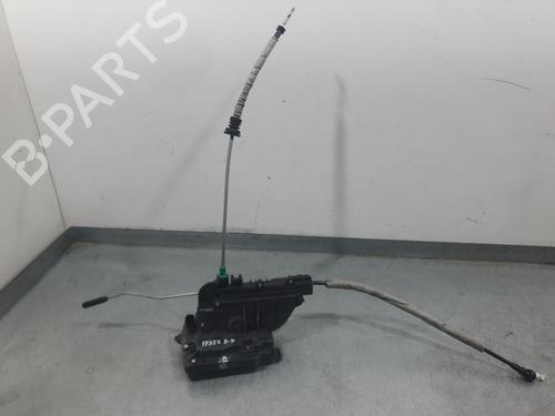 front-right-lock-mercedes-benz-vito-tourer-w447-2014-30624302 main image