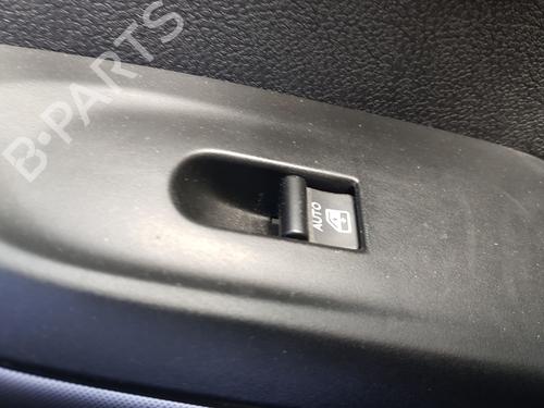 right-front-window-switch-fiat-500x-334_-2014-33467822 main image