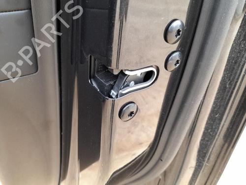 front-right-lock-lynk-co-01-2017-25914046 main image