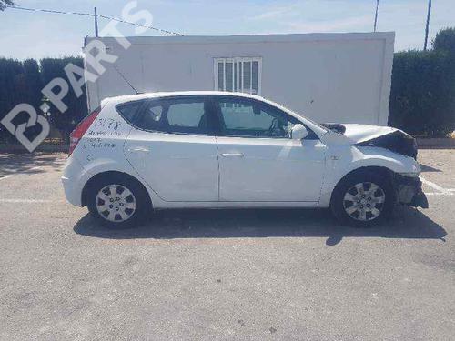 Used Parts HYUNDAI i30 Estate (FD)  1.4  894095