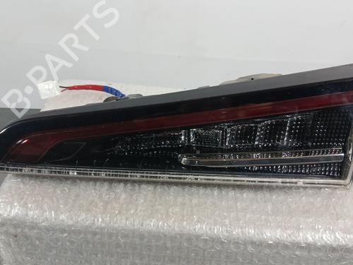 Used Right tailgate light Right tailgate light TOYOTA COROLLA Estate (_E21_) 1.8 Hybrid (ZWE211) (98 hp) 33622423 33622423