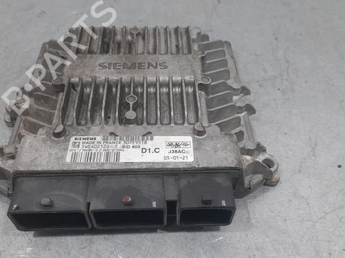 Used Engine control unit (ECU) VOLVO S40 II (544) 2.0 D (136 hp) 31114868
