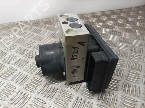 Used ABS pump MERCEDES-BENZ C-CLASS (W203) C 200 Kompressor (203.045) (163 hp) 3703756