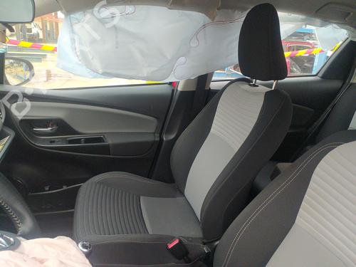 Sæde højre fortil TOYOTA YARIS (_P13_) 1.0 (KSP130) (72 hp) 32261895