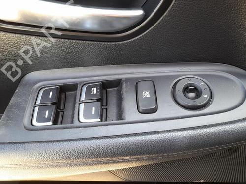 Interrupteur de vitre avant gauche KIA CARENS IV 1.7 CRDi (116 hp) 29633899