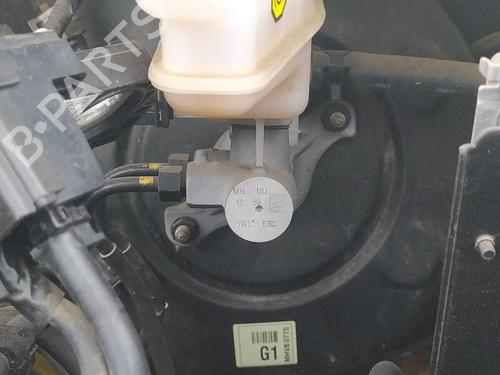 Used Brake master cylinder KIA STONIC (YB) 1.2 CVVT (84 hp) 25727519