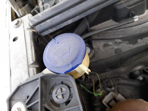 Used Windscreen washer tank PEUGEOT 5008 II (MC_, MJ_, MR_, M4_) 1.2 THP (MRHNYH, MRHNYW, MRHNSJ, MRHNSU, MRHNSM) (131 hp) 29455579