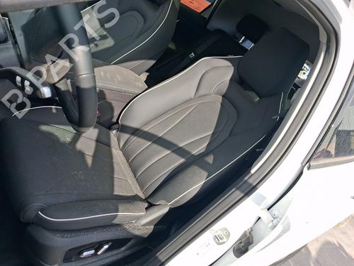 left-front-seat-omoda-5-2022-39104525 main image