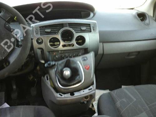 Left front fenders RENAULT SCÉNIC II (JM0/1_)  | BP6776139C41 