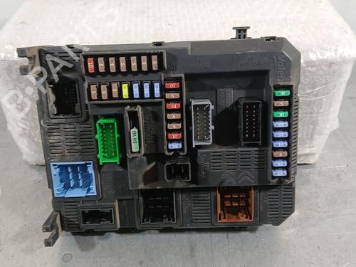 Used Fuse box Fuse box 39143805 39143805
