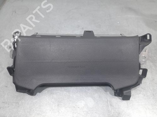 knee-airbag-toyota-corolla-saloon-_e21_-2019-32258932 main image