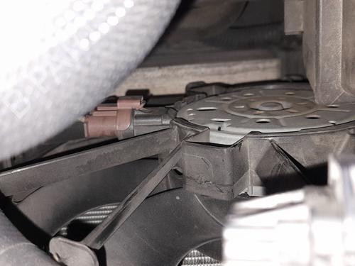 Used Radiator fan Radiator fan 37217037 37217037