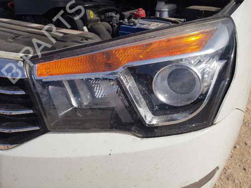 Used Left headlight SSANGYONG RODIUS II 2.2 Xdi 4WD (178 hp) 25146352