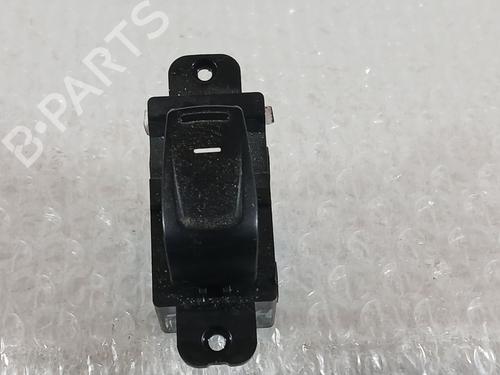 right-rear-window-switch-ssangyong-tivoli-2015-33703599 main image
