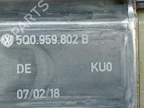 Right front window motor SEAT LEON (5F1) 1.4 TGI | BP28417903E20 