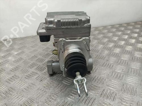 Used ABS pump TOYOTA YARIS (_P13_) 1.5 Hybrid (NHP130_, NHP130) (101 hp) 18301532