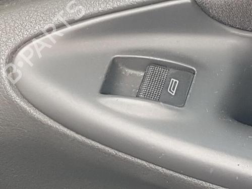 Højre fortil elrude kontakt AUDI A4 B5 (8D2) 1.9 TDI (116 hp) 24737811