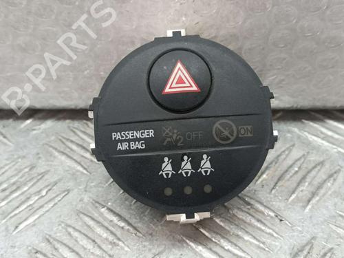 Used Warning switch TOYOTA YARIS (_P13_) 1.5 Hybrid (NHP130_, NHP130) (101 hp) 18301534